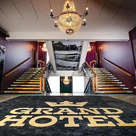 Grand Mustaparta * Tornio