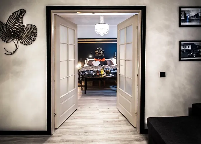 Hotelli Grand Mustaparta *